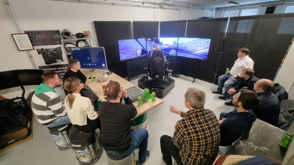 Hourly rental of SIM83-MS06 Driving Simulator